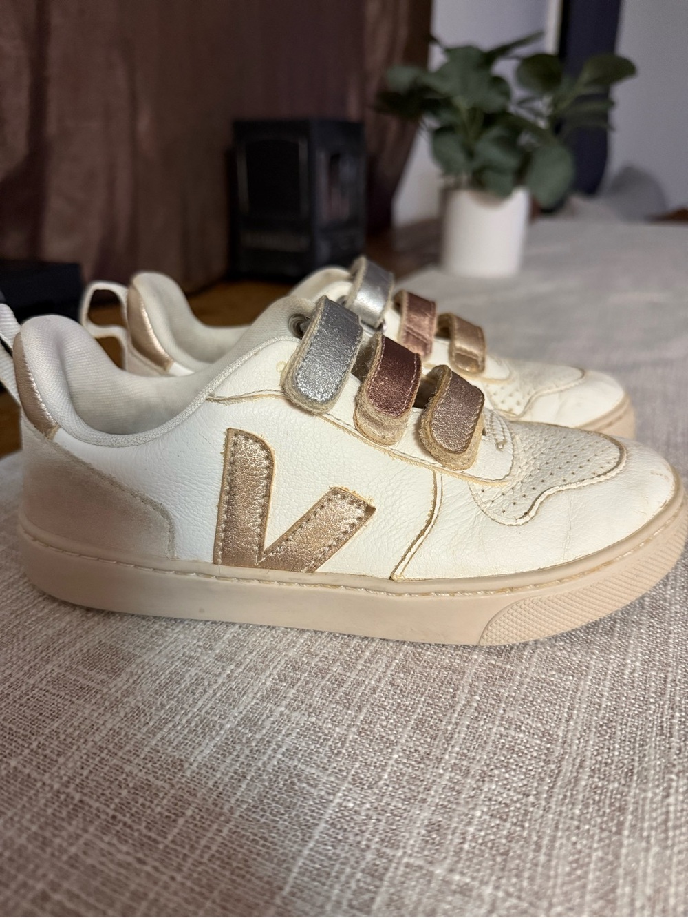VEJA kids Metallic Accent White Sneakers with Velcro Straps